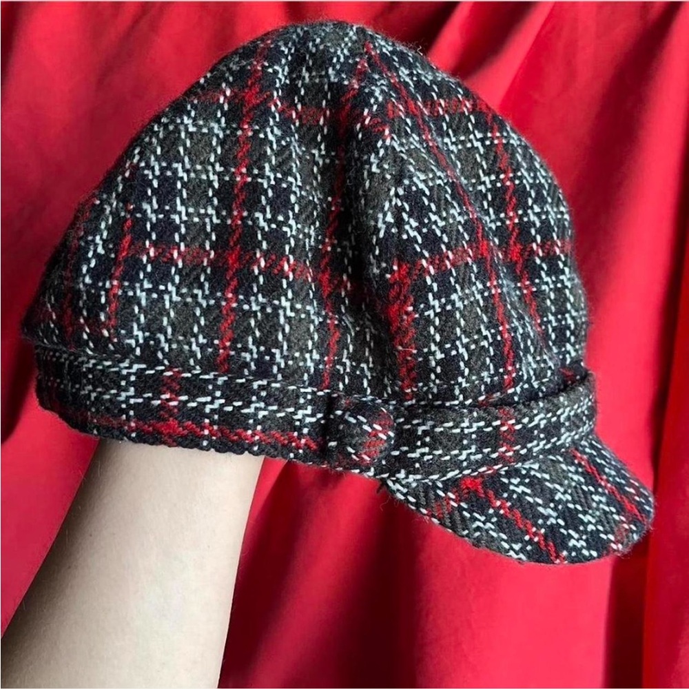Vintage Manhattan Hat Company black white and red plaid cabbie newsboy hat